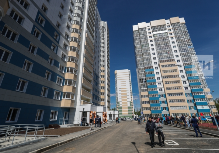 В России впервые за год подешевело жильё