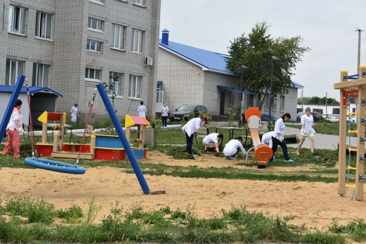 Пестречинские медработники вышли на средник в сквер Здоровья