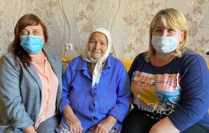 Питрәчнең «Кайгырту» үзәге хезмәткәрләре тыл хезмәтчәне янына барганнар