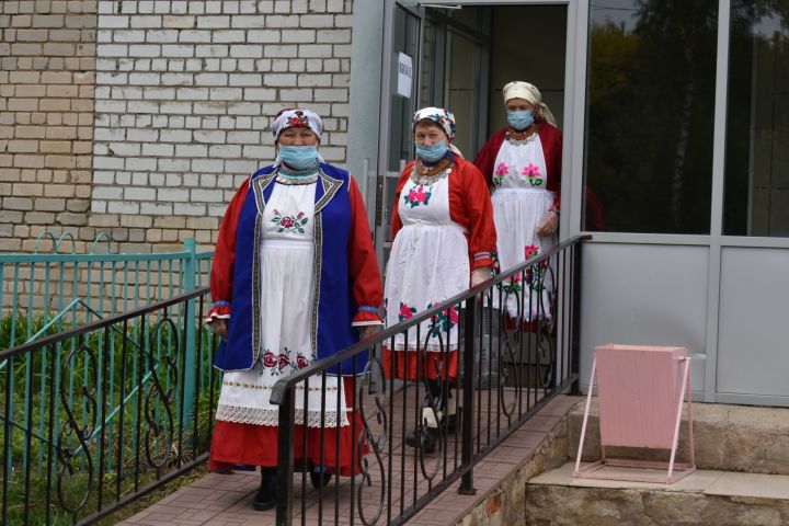 Кряшенский ансамбль «Чулпы» проголосовал перед съемками фильма