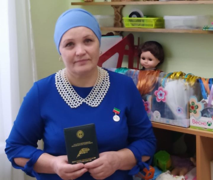 Пестречинская воспитательница награждена нагрудным знаком "За заслуги в образовании"