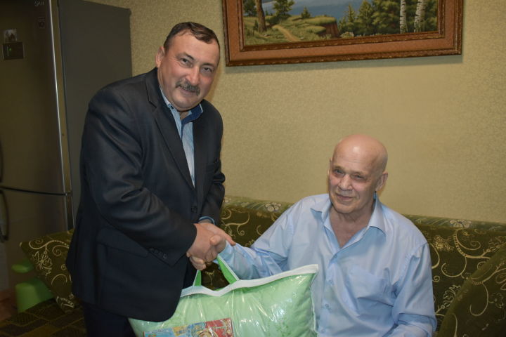 Заслуженный механизатор РТ из Пестречинского района Равиль Файзуллин отметил свое 75-летие