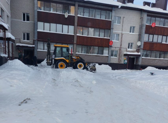 В Пестрецах УК продолжает устранять последствия снегопада