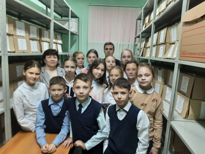 Пестречинские школьники побывали на экскурсии в архивохранилище