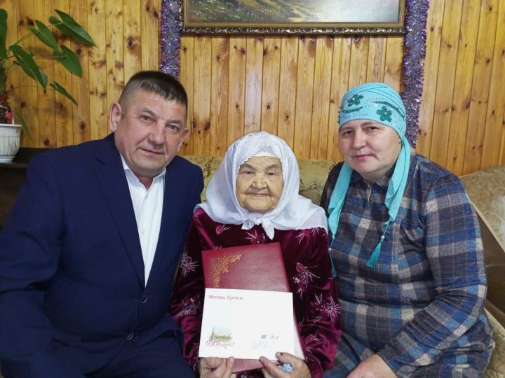 Мухаметшина Фаима Садреевна из села Конь празднует 90-летний юбилей