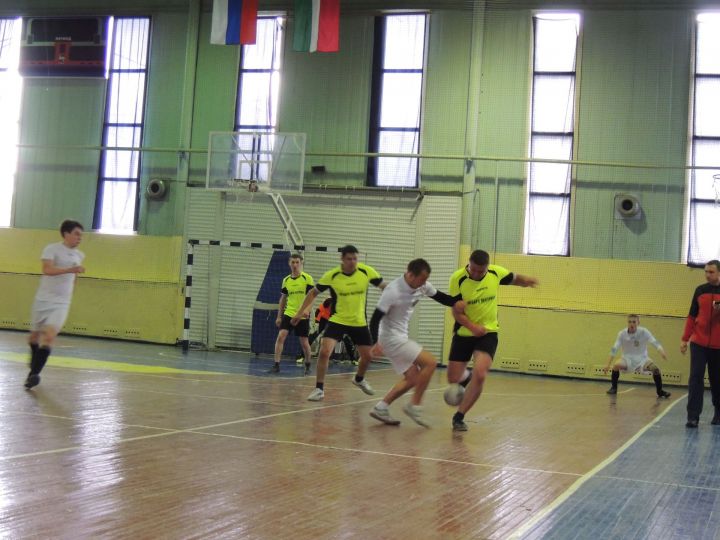 Участники чемпионата района по мини-футболу провели игры четвертого тура