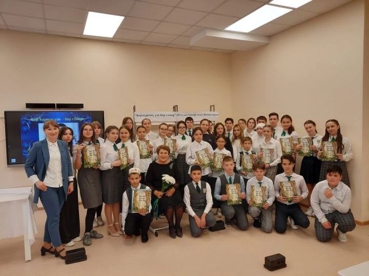 Школьники пестречинского лицея встретились с татарской писательницей