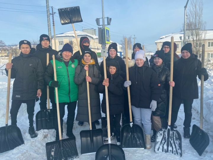 Более 300 пестречинцев вышли на очистку улиц от снега