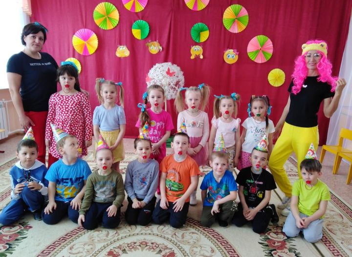 В пестречинском детском саду "Айгуль" прошло первоапрельское шоу