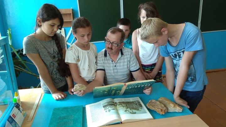 Учитель географии и биологии Кибячинской школы: «У нас хранятся древние окаменелости»