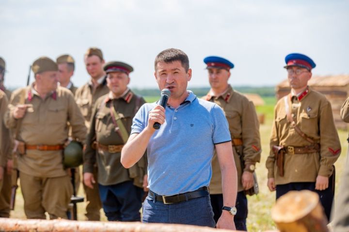 Глава района Ильхам Кашапов обратился к гостям фестиваля «Военные игры «Элбэдэн»