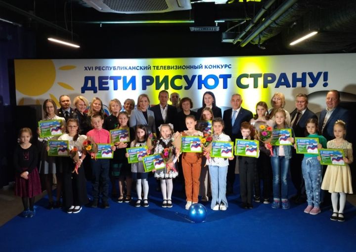 Дамир Бикмухаметов наградил призеров республиканского конкурса «Дети рисуют страну»