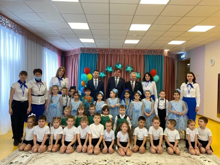 Ильхам Кашапов поздравил воспитателей района с профессиональным праздником