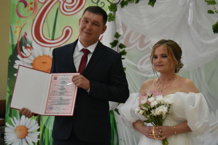 В Пестречинском отделе ЗАГС сочеталась браком сотая пара