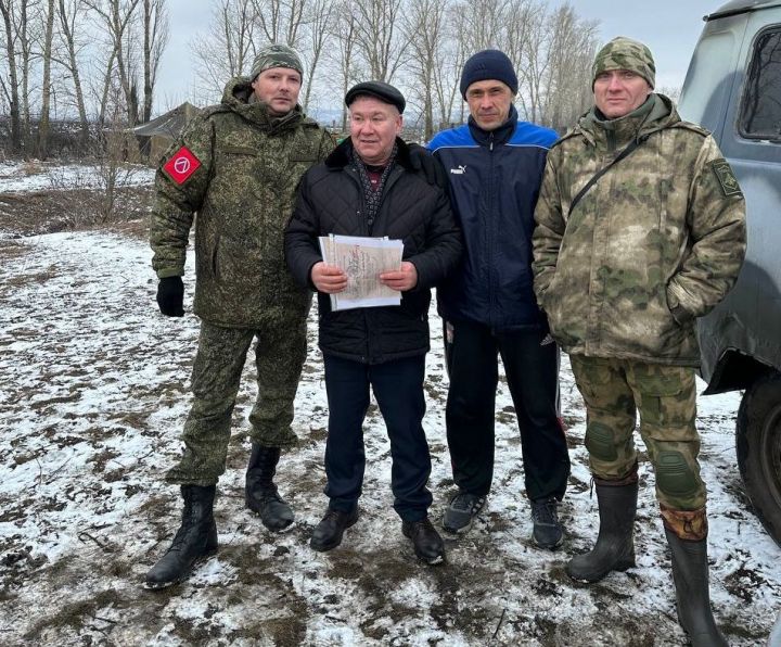 Глава Кряш-Сердинского сельского поселения лично передал гуманитарную помощь военнослужащим