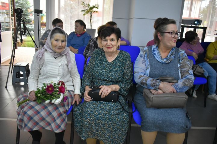Для пестречинских пожилых организуют выставку и кинопоказ