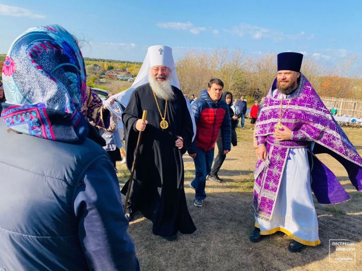 Митрополит Казанский и Татарстанский возглавил богослужение в храме села Люткино