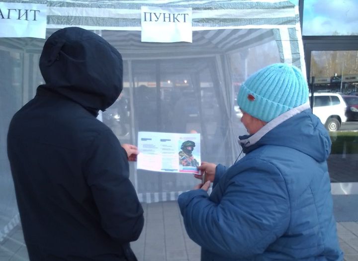 В Царево работает мобильный пункт по отбору на военную службу по контракту