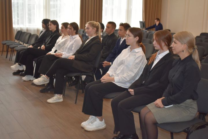 Питрәч укучыларына көн саен үз өстеңдә эшләү генә уңышка китерәчәк дип сөйләделәр