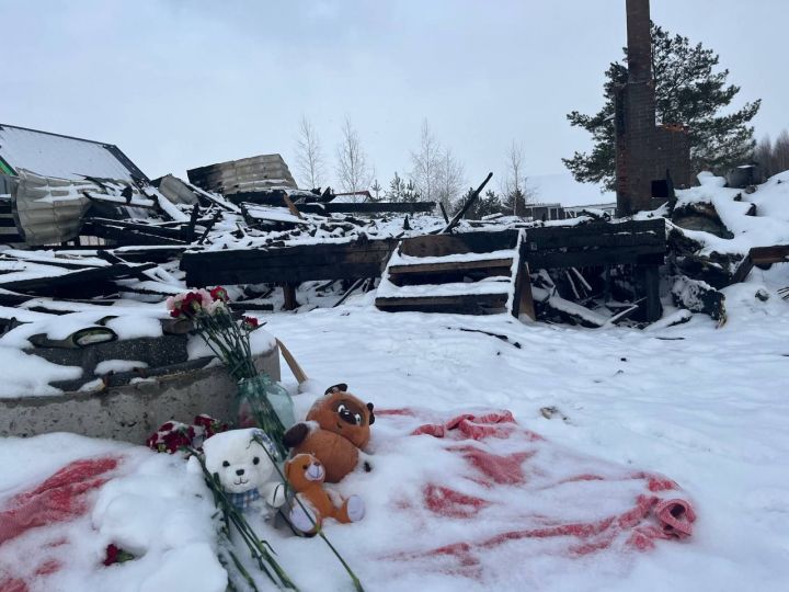 В Пестречинском районе простились с отцом и тремя детьми, погибшими на пожаре