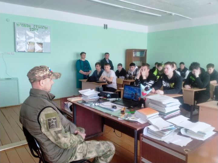 Пестречинские студенты встретились с участником СВО