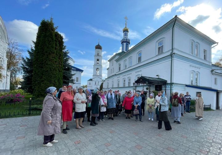 Пестречинские пенсионеры побывали на экскурсии в Раифском монастыре и Храме всех религий