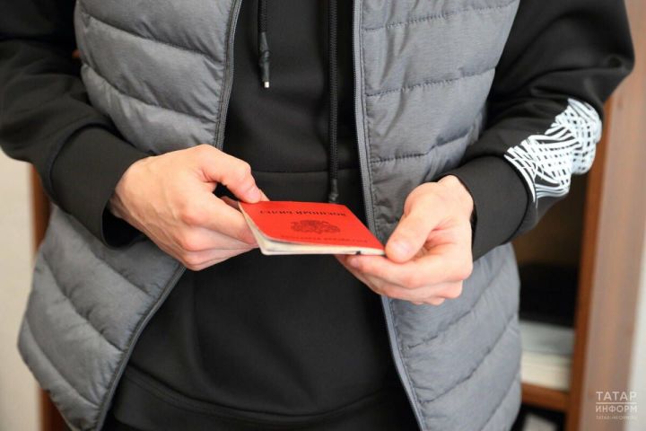 Не принесших присягу иностранцев лишат гражданства России