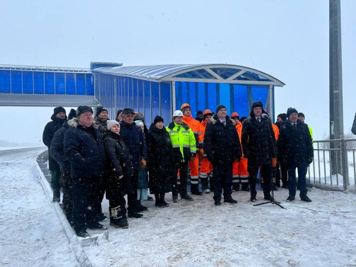 В Пестречинском районе на трассе открыли два надземных пешеходных перехода