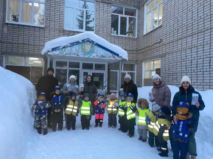 С пестречинскими дошколятами провели акцию по БДД