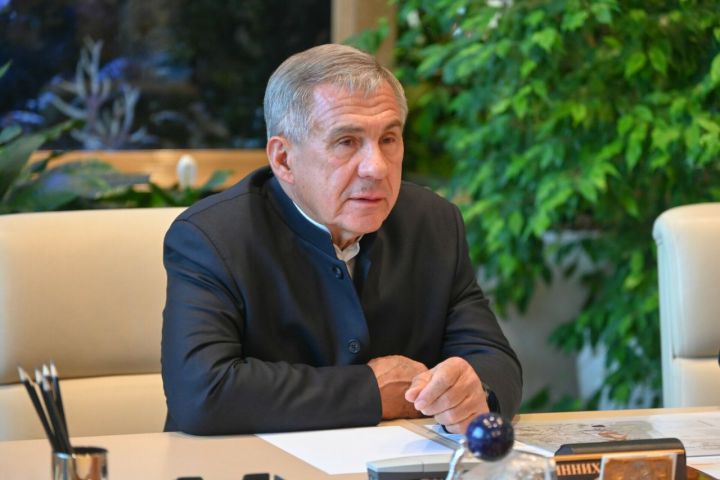 Минниханов поздравил с Днем государственного герба Республики Татарстан
