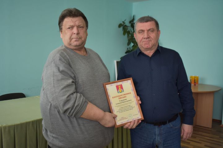 В Ленино-Кокушкино наградили лучших работников птицефабрики и юбиляров