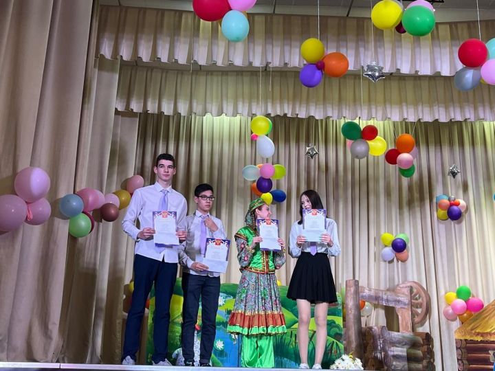 Наградили лучших учеников Кощаковской школы