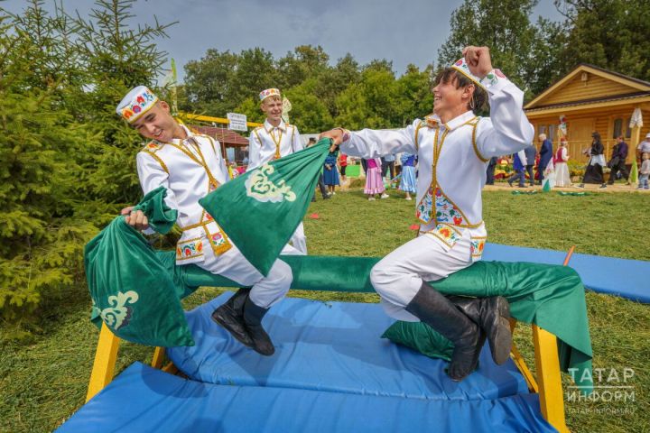 Робот в тюбетейке и звезды эстрады: на сабантуи на Лебяжьем и в Дербышках новые программы