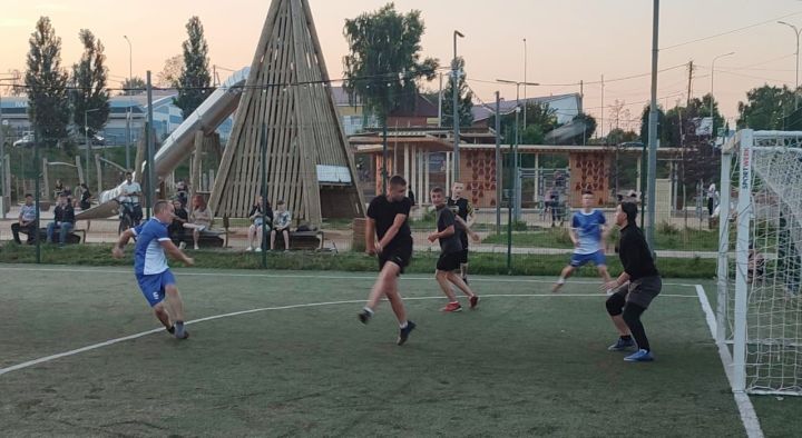 Пестречинский мини-футбол: один финалист известен