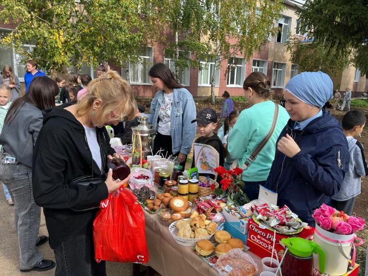 Районда авыру кызга ярдәм йөзеннән “Игелек ярминкәсе” узды