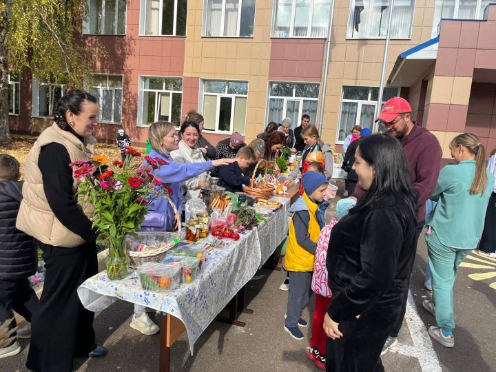 Районда авыру кызга ярдәм йөзеннән “Игелек ярминкәсе” узды