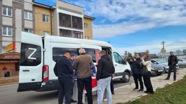 Служба в Росгвардии: агитавтобус с образцами оружия и экипировки приехал в Пестрецы