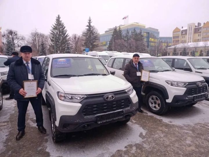 Два сельских поселения Пестречинского района получили новые автомобили