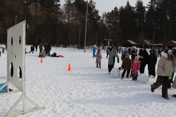 В Пестрецах широко отметили Масленицу