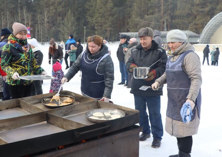 В Пестрецах широко отметили Масленицу