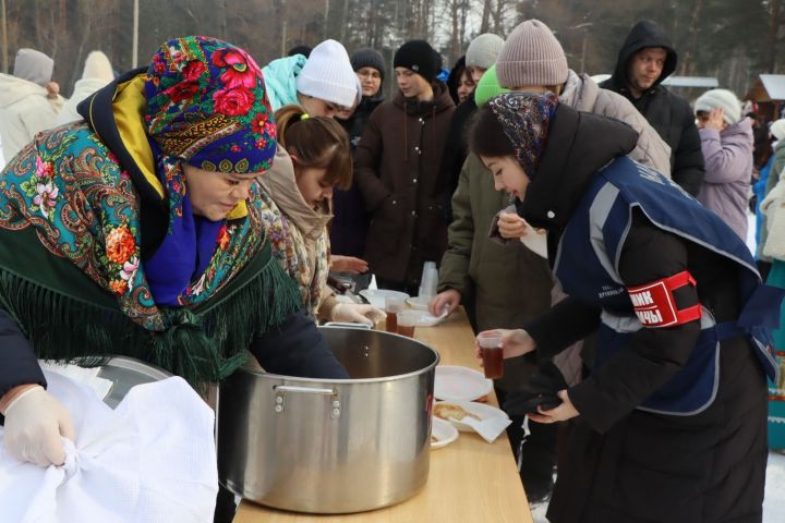 В Пестрецах широко отметили Масленицу