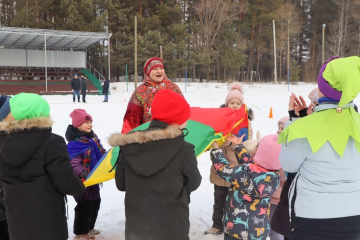 В Пестрецах широко отметили Масленицу