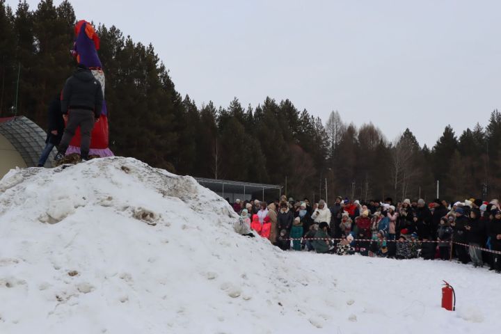 В Пестрецах широко отметили Масленицу