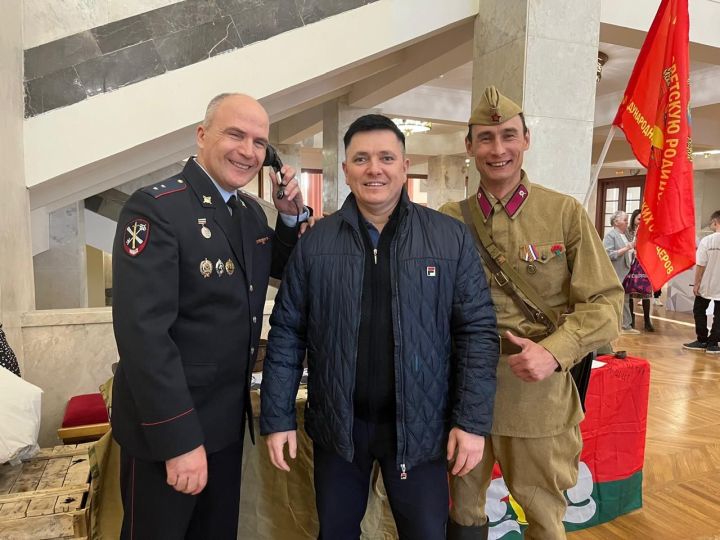 Пестречинец представил военную экспозицию в ДК Ленина