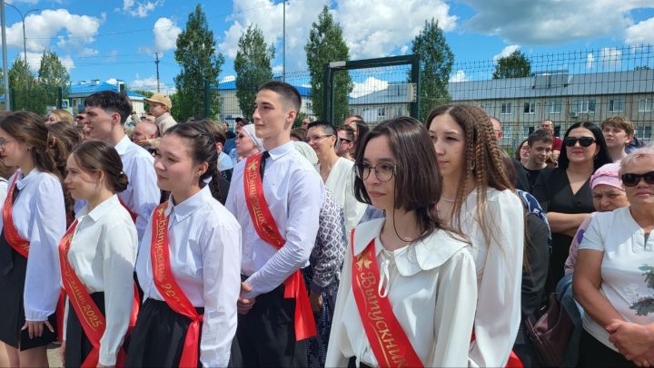 Последний звонок прозвенел для пестречинских выпускников