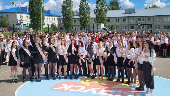 Последний звонок прозвенел для пестречинских выпускников