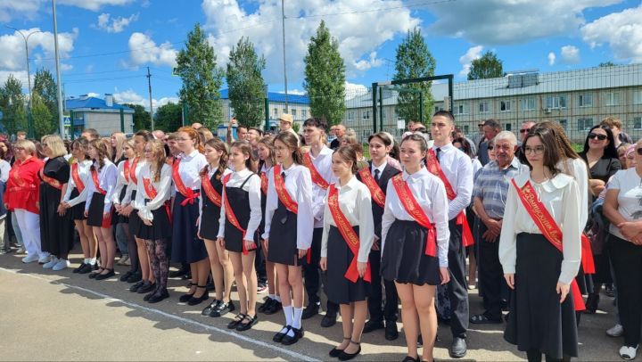 Последний звонок прозвенел для пестречинских выпускников