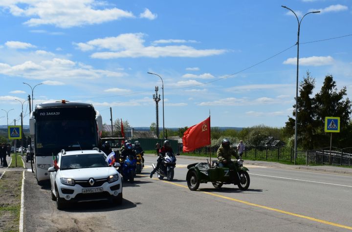 В Пестречинском районе прошел патриотический автопробег