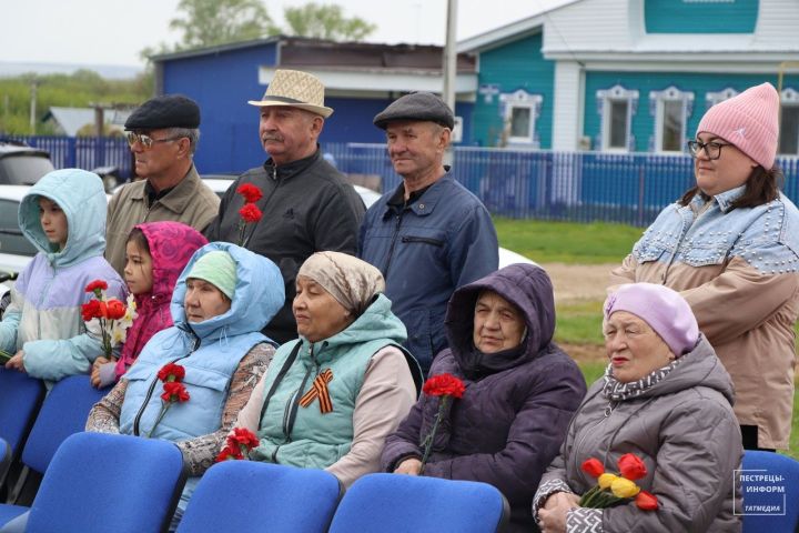 К 80-летию Победы в Иске-Юрте открыли памятник 106 фронтовикам