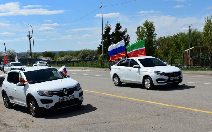 В Пестречинском районе прошел патриотический автопробег